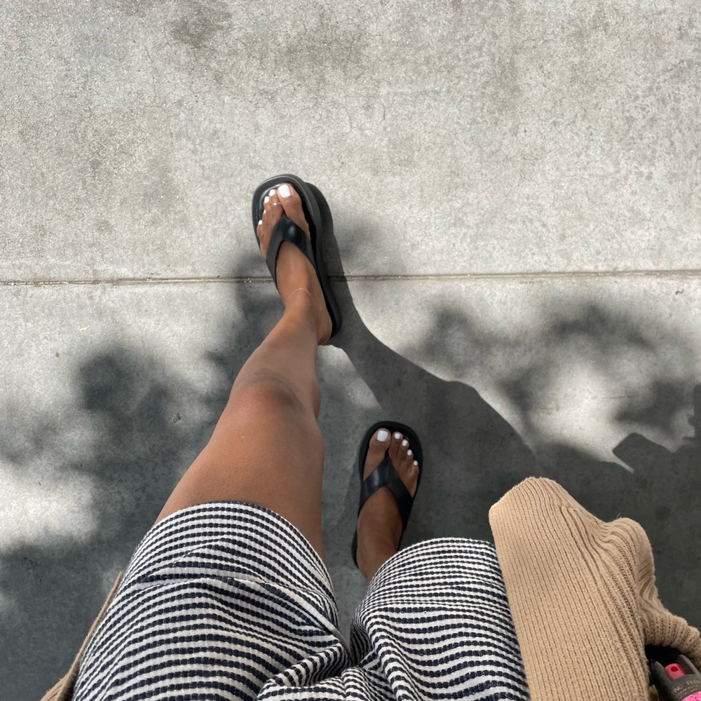 Flatform Thong Sandal- Black